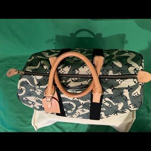 Gorgeous EUC camo purse